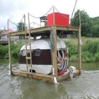 House boat, complete with upper deck « Oldster's View